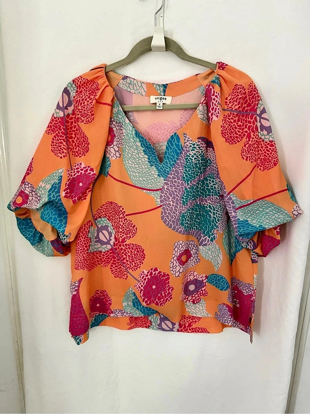 umgee Mix Floral Split-Neck Short Sleeve Top Floral Blouse in Orange & Pink Size